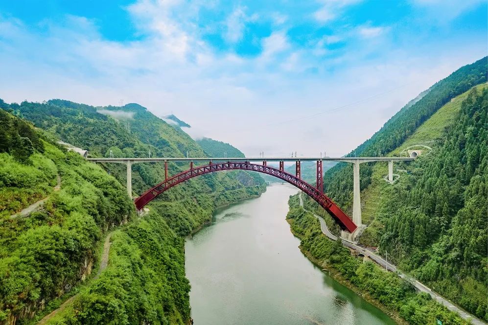 鐵四院設(shè)計(jì)的張吉懷高鐵芙蓉鎮(zhèn)西水大橋榮獲世界結(jié)構(gòu)大獎(jiǎng)